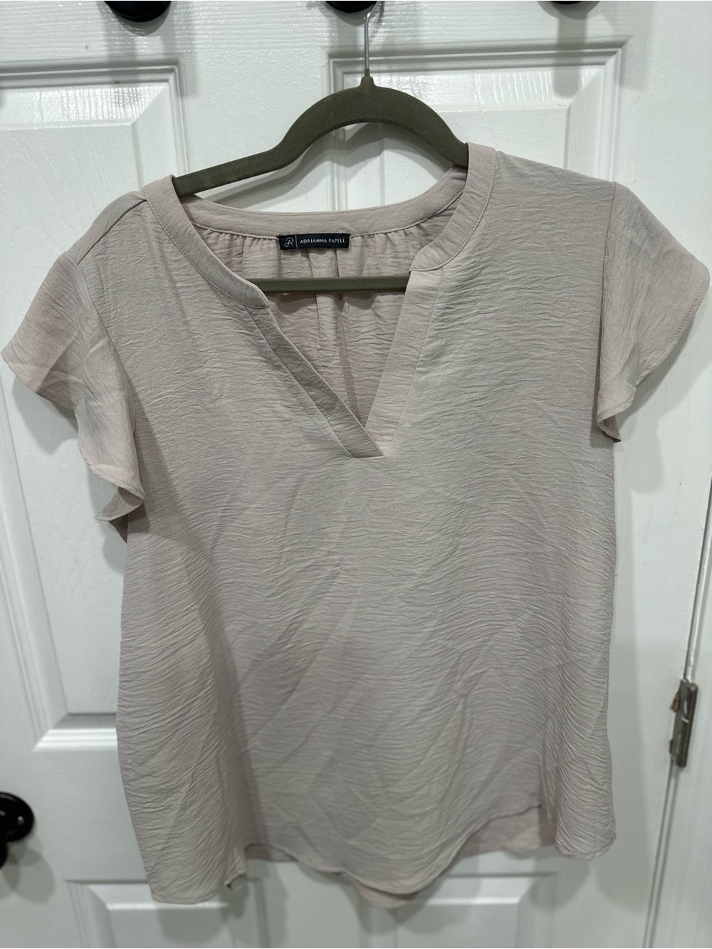 Adrianna Papell Light Cream Textured V-Neck Short Sleeve Blouse